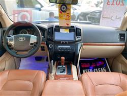 تۆیۆتا لاند کروزەر